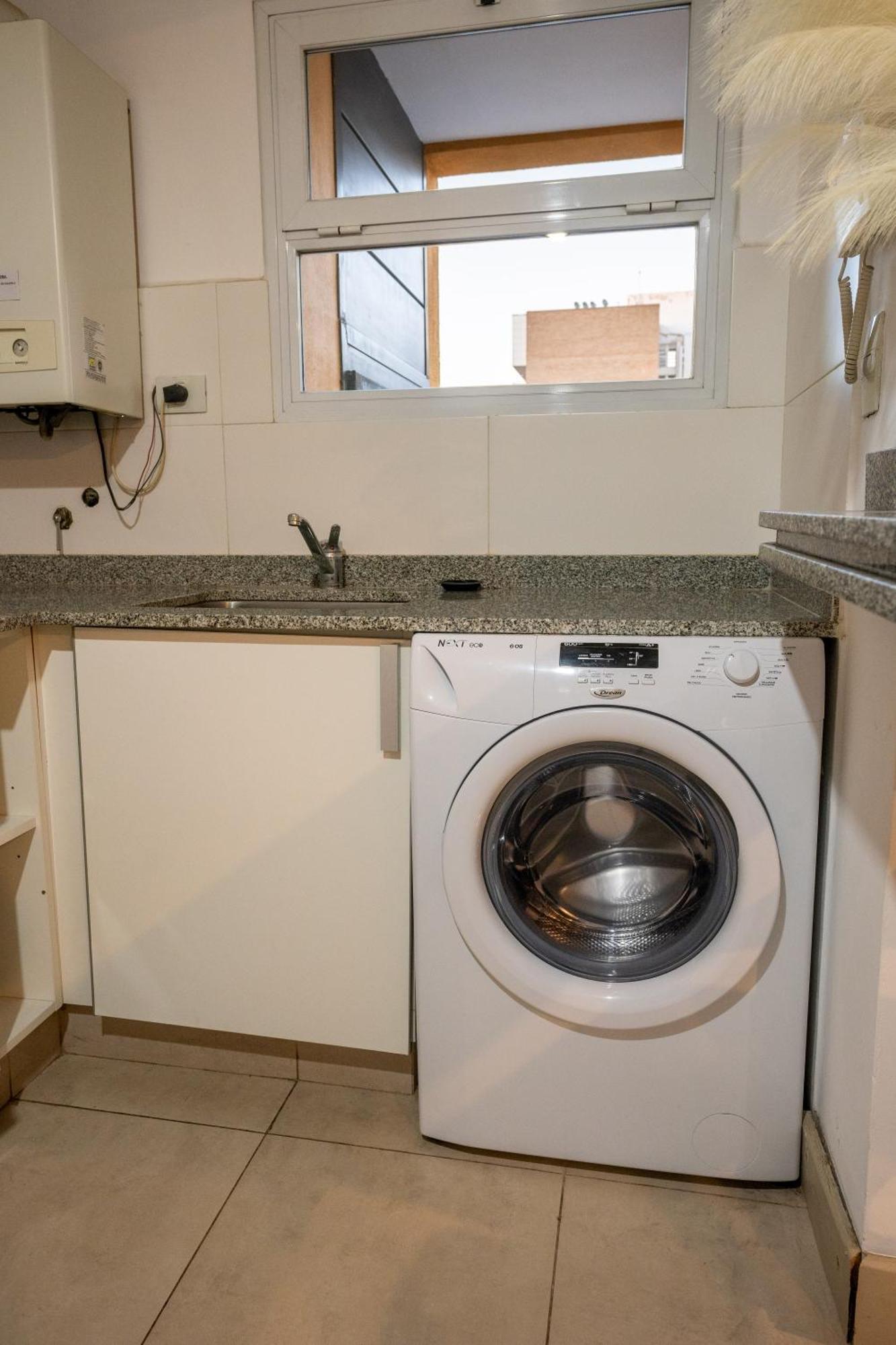 Apartamento Centrico 2 Dorm Balcon Con Parrilla Opcion Cochera