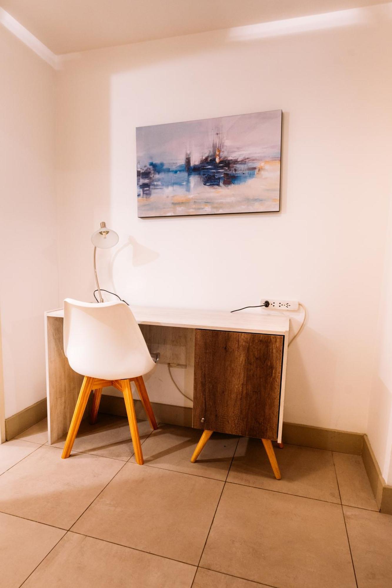 Apartamento Centrico 2 Dorm Balcon Con Parrilla Opcion Cochera